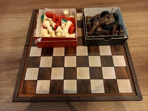 ボードゲーム チェス チェス盤 駒 メダル付き 折りたたみ式 中古 保管 現状品 k1084