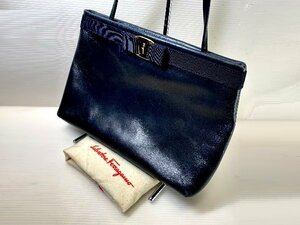 希少　Salvatore Ferragamo フェラガモ ヴァラリボン リザード ショルダーバッグ 　ネイビー　 ゴールド金具　クラッチバッグ