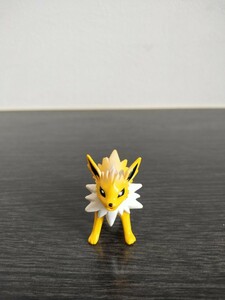 ポケモン モンスターコレクション サンダース フィギュア 　レトロ 　初期　 ポケットモンスター モンコレ タカラトミー