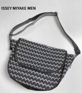 ISSEY MIYAKE MEN イッセイミヤケメン メッセンジャー バッグ 牛革 ME53AG008 ショルダーバッグ