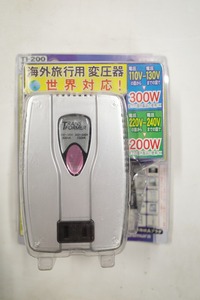 未使用 カシムラ 海外旅行用変圧器 TI-200