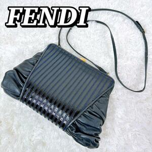 1563 【希少/美品】 フェンディ FENDI ショルダーバッグ ポーチ 黒 がま口 レザー カラー：ブラック 黒 貴重 可愛い パーティー 小さめ