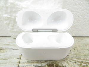 4J424MZ◎充電ケースのみ　Ａpple AirPods 第3世代 ケース A2566 イヤホン無し◎中古品【送料無料】