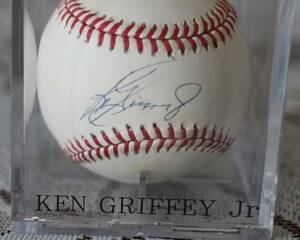 サインボール Ken Griffey Jr ケース付き