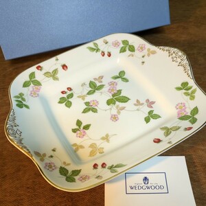 ウェッジウッド ブレッド&バター プレート（28.5cm） ワイルドストロベリー 黒壺刻印 WEDGWOOD Strawberry イチゴ 取っ手 金彩 金縁