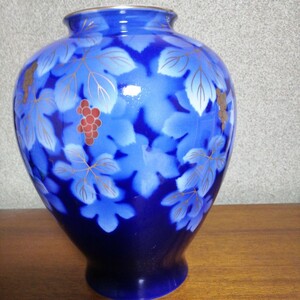 深川製磁　葡萄柄の花瓶