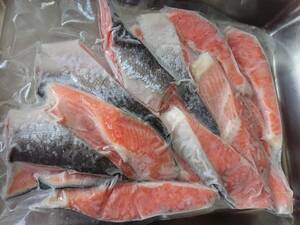 ☆大人気　国産養殖　銀鮭切り身　１キロ　　生冷凍