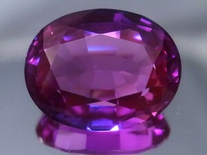 24.75ct 新品・大粒サイズ・ヴァイオレットパープルサファイヤカラー ブラックライトで真っ赤に変色 合成コランダム 