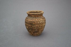 【GTS】タイ・サワンカローク褐釉小壷15～16世紀