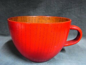 A5132 木製 杢 赤色塗 大きめの把手付カップ