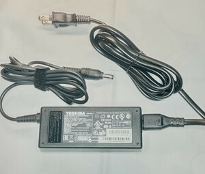 TOSHIBA AC ADAPTER output19v Model:PA3917U-IACA ピン外径約5.4mm 内径約2.7mm ACアダプター