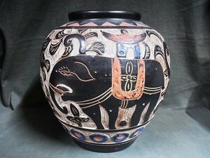 A4782 戦前 琉球古典焼 掻落 鉄釉 象と鳥と花の模様 壺 沖縄陶器 昭和初期