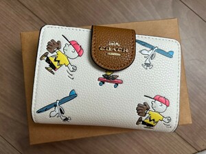 COACH スヌーピー　スポーツプリント二つ折り財布　C4899