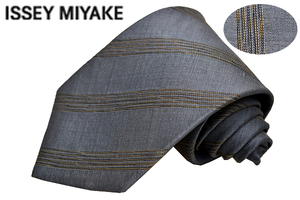 N-2649★送料無料★美品★im イッセイミヤケ ISSEI MIYAKE★日本製 グレー 大人 レジメンタル 光沢 織り生地 シルクネクタイ