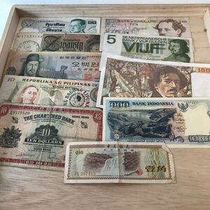 ■K412外国のお金　古紙幣　まとめ売り10枚　ランダムに入っています　中古品　ヴィンテージ￥送料230旧紙幣 