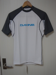 DAKINE ダカイン AH231852WHT メンズ Lサイズ 半袖ラッシュガード ラグラン型 ホワイト色 ロゴもの Logo ライクラ Lycra 新品 送料無料