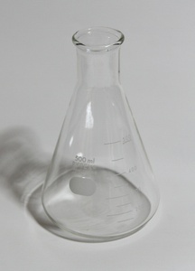 未使用 三角フラスコ 500ml パイレックス イワキグラス ガラス瓶 インテリア リケジョ 理系 花瓶 一輪挿し アクアリウム テラリウム 実験