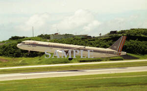 Ｆ【航空機写真】Ｌ版１枚　エアプサン　A321-231　那覇空港