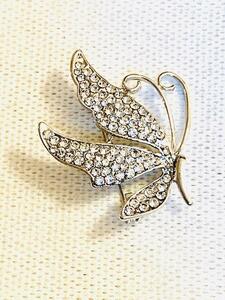 綺麗蝶のような銀ラインストンブローチ