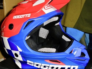 未使用品 Bogotto V328 Xadrez CarbonRed Sサイズ 55-56 1120＋50g モトクロスヘルメット 2022/9購入