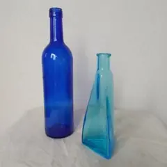 自然光に映える 青い空き瓶 ２種類×各1本 ２本組