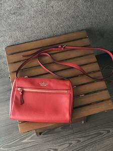 kate spade★ケイトスペード　赤色クロスボディバッグ★斜め掛けショルダー　jackson street(ジャクソンストリート)