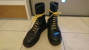 【英国製品】ドクターマーチン 10ホール サイズ表記8 1/2 BLACK Dr.Martens メンズ ブーツ イエローステッチ レザー 検索 パンク 666