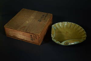 【和　(7792)　時代古作　唐物　古渡青交趾菓子器　貝形　時代箱有　茶道具