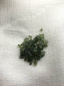 グリーンアパタイト さざれ石　50グラム　粒の大きさ約4-8mm 　小粒　ハンドメイド材料　飾り　天然石　クラフト　ナチュラル原石 S6