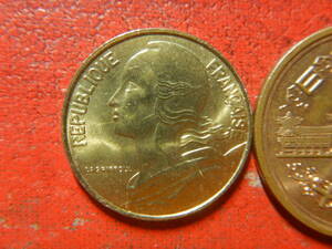 外国・フランス／１０サンチーム・アルミニウム青銅貨（1990年）　240503