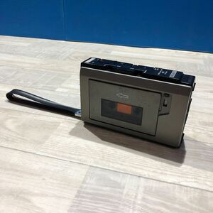 昭和 レトロ コレクション SONY ソニー TC-1045 カセットレコーダー コンパクト 乾電池 通電OK 現状品