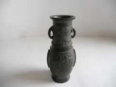 古い 年代物 の 青銅器 骨董品 骨董 壺 です。