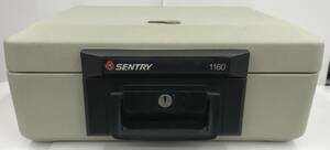 (中古品)ポータブル耐火保管庫(30分耐火) ファイア・セーフ 持ち手付き Sentry/セントリー1160 防災用品/防災グッズ