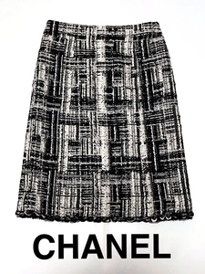 二点落札で送料無料！ C02 激レア!【美品】CHANEL シャネル ツイード タイト スカート スパンコール装飾 36 ボトムス 白黒 フォーマル 