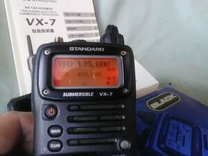 スタンダード　50/144/430MHz　FMトランシーバー　VX-7　ブラック　動作品　元箱　充電器　取説　付属のアンテナは有りません。
