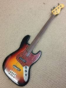 ディマジオPU搭載 フレットレス Jazz Bassです。良い雰囲気を纏った一本。