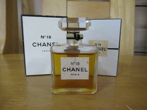 1387 CHANEL シャネル 香水 N°19 フレグランス 元箱有 ミニ香水 フランス製 ブランド小物 保存箱付 譲渡品 レディース