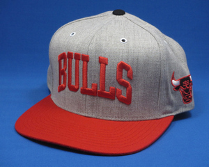 Mitchell & Ness　SNAPBACK CAP　BULLS　GRAY/RED　ミッチェル＆ネス　ミッチェルアンドネス　シカゴ ブルズ　キャップ　NBA　NEW ERA
