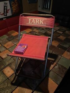 折りたたみ椅子 コンパクトチェア 赤ラーク　赤LARK 昭和レトロ　アンティーク　大小二つセット　札幌手渡可能　アウトドア　キャンプ　BBQ