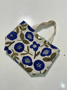 ハンドメイド　トートバッグ　毎日使える　優しいお花柄　ブルー色　北欧風　エコバック