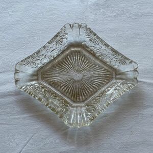 明治～大正 プレスガラス 和ガラス 菱形笹竜胆文皿 Antique pressed glass plate, early 20th