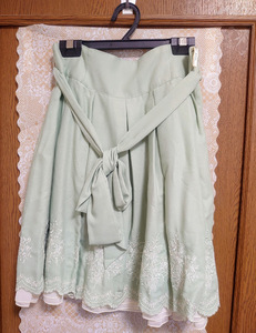 【新品未着用】レストローズ グリーンフレア刺繍スカート Mサイズ