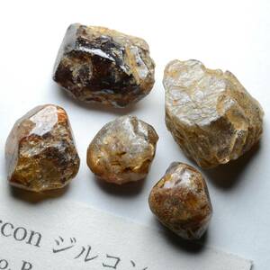 ジルコン Zircon ★ カンボジア・ラタナキリ産 鉱物 原石 宝石 ルース 天然石 鉱石 12