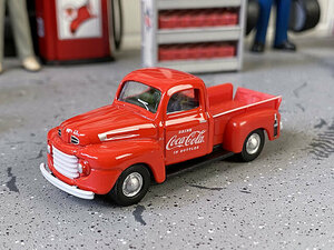コカ・コーラ　1948年　フォードF-1ピックアップ　ミニカー　1/72スケール　（レッド）　■　アメリカン雑貨　アメリカ雑貨