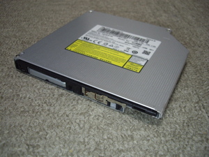 【送料無料】 12.7mm厚 SATA接続DVDスーパーマルチドライブ　Panasonic UJ8B0