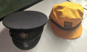 国鉄制帽と黄色の作業帽/ 日本国有鉄道　　/国鉄 （JRの前身）/ 送料込み （T1国鉄制帽＆作業帽）