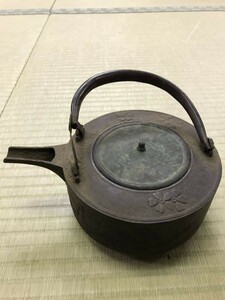 TS0412 江戸時代鉄瓶 南部 鉄瓶 鉄器 中型 急須 水注 湯沸 煎茶道具 茶道具 美術品 工芸品 骨董品 アンティーク