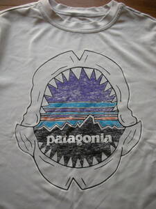 i336 【新品】patagonia パタゴニア Tシャツ 半袖Tシャツ プリントTシャツ ライトグレー アウトドア キッズ 子供用 KIDS S 130cm
