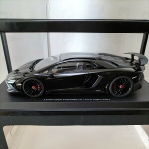 【 美品 】KYOSHO OUSIA ランボルギーニ アヴェンタドールSV 1/18