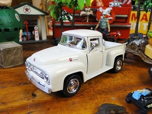 1956年フォード　F-100　ピックアップ　ダイキャストミニカー（アイボリー）